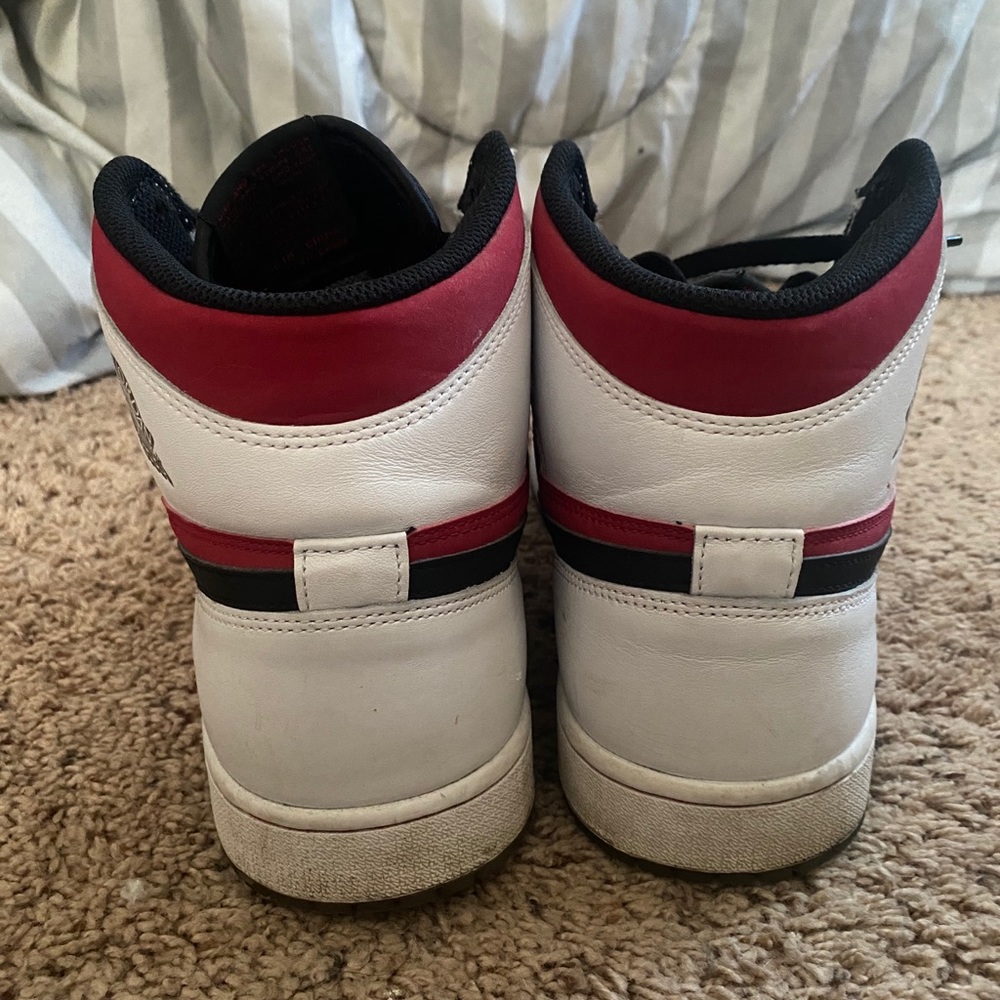 Air Jordan 1 “Carmine” - Picture 4 of 5